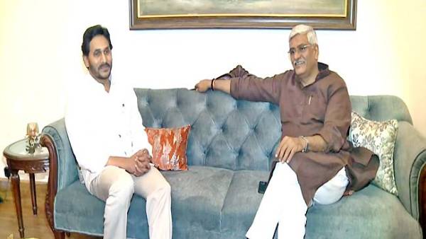 జలశక్తి మంత్రితో సీఎం జగన్ భేటీ..