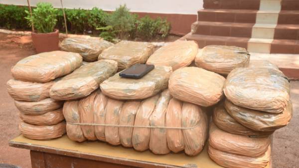 ఇద్దరు మహిళలను అరెస్ట్ చేసిన మిల్స్ కాలనీ పోలీసులు