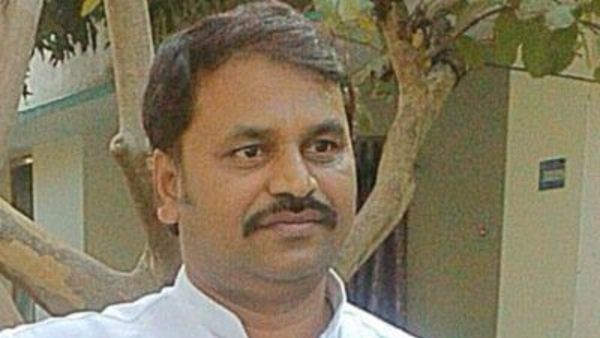 ముగ్గురు సీనియర్ పార్టీ నాయకులపై అధిష్టానానికి ఫిర్యాదు 