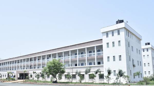  ఏజెన్సీ నుండి యూనివర్సిటీ హాస్టల్ కు గంజాయి.. నన్నయ హాస్టల్ లో మత్తులో యువత