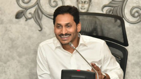 జగన్ ను టార్గెట్ చేస్తున్న ప్రతిపక్షాలు 