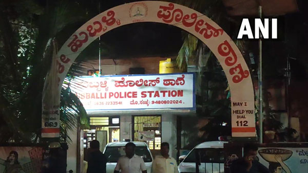 Karnataka: 4 policemen including one inspector injured in the stone-pelting incident at Hubli Karnataka: 4 policemen including one inspector injured in the stone-pelting incident at Hubli