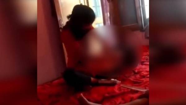 పసికందుపై తల్లి కర్కశం... ఏడుస్తున్న బిడ్డను చావబాదిన తల్లి పసికందుపై తల్లి కర్కశం... ఏడుస్తున్న బిడ్డను చావబాదిన తల్లి