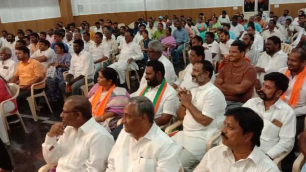  ప్రజాస్వామిక తెలంగాణ ఏర్పాటే ఆశయం.. కలిసి రావాలని పార్టీ శ్రేణులకు బండి సంజయ్ పిలుపు