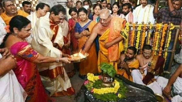 మ‌హా పూర్ణాహుతి, మ‌హాకుంభాభిషేకం పూజ‌ల్లో కేసీఆర్ దంపతులు