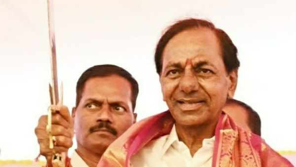 వారంతా రాజకీయ సభలు పెట్టుకుంటే.. మనం మాత్రం..: కేసీఆర్ వారంతా రాజకీయ సభలు పెట్టుకుంటే.. మనం మాత్రం..: కేసీఆర్