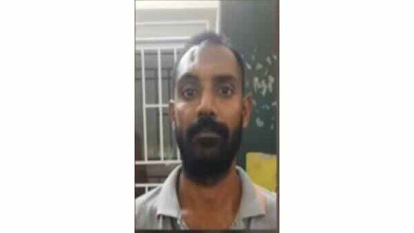 తండ్రీ కొడుకులు వదలడం లేదు