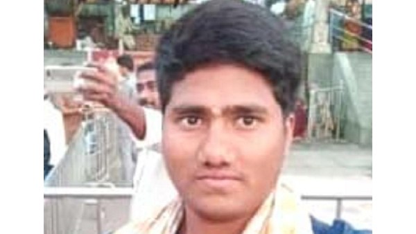 పెద్ద ఎత్తున తరలివచ్చిన బంధువులు, స్నేహితులు 