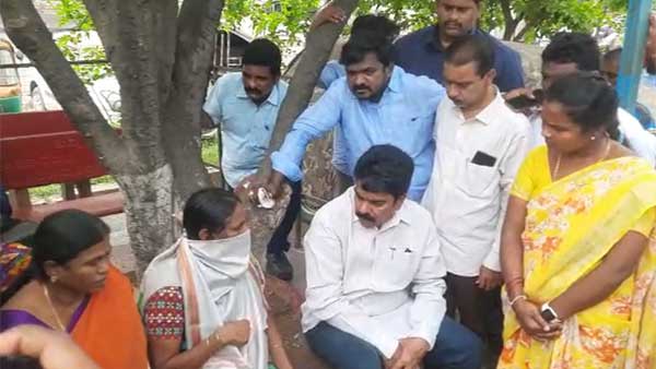  పీఎస్ ను ముట్టడించిన విపక్షాలు