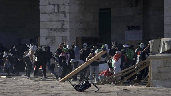 Palestinians clash with Israeli police, 152 injured Palestinians clash with Israeli police, 152 injured