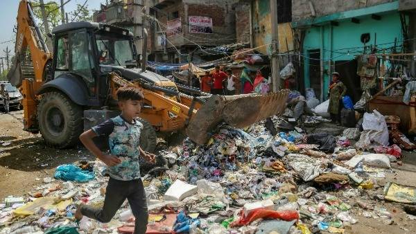 Supreme Court orders status quo on Jahangirpuri demolition drive