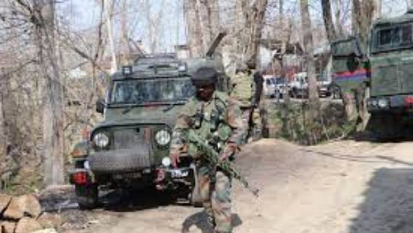  జవాన్లను టార్గెట్ చేసిన ఉగ్రవాదులు