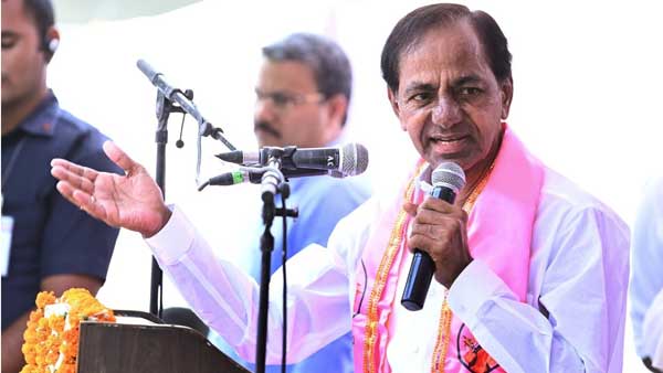 ఢిల్లీలో దేశ్ కా పీఎం కేసీఆర్ అంటూ నినాదాలు ఢిల్లీలో దేశ్ కా పీఎం కేసీఆర్ అంటూ నినాదాలు