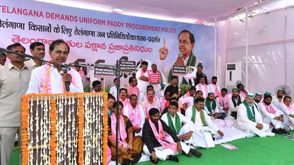 కేంద్రం ధాన్యం కొనుగోలు చెయ్యాలని టీఆర్ఎస్ ఆందోళన బాట