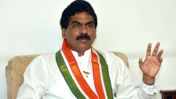 రాజకీయాలకు దూరంగా.. 