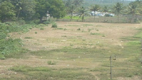 వంద కోట్ల విలువైన భూమిని కబ్జా చెయ్యటానికి యత్నం 