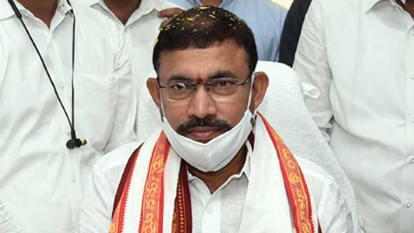 మంత్రులుగా ఉంటూ ఇలా చేయటం పై మంత్రులుగా ఉంటూ ఇలా చేయటం పై