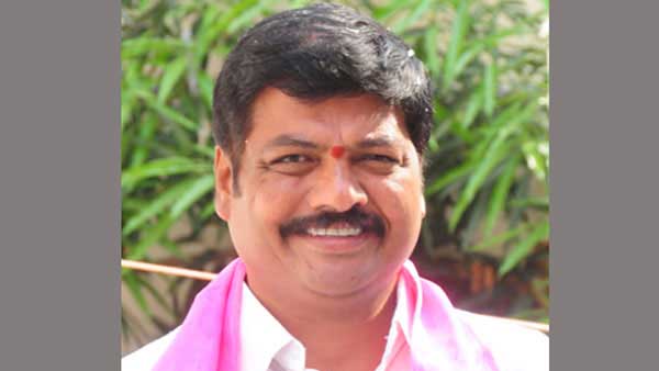 స్థానికంగా పట్టు కోసం సీనియర్లకు చెక్ పెడుతున్న ఎమ్మెల్యే నరేందర్