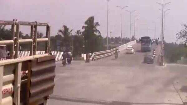  ఆదివారం వస్తే హడలిపోతున్న కాలేజ్ అమ్మాయి