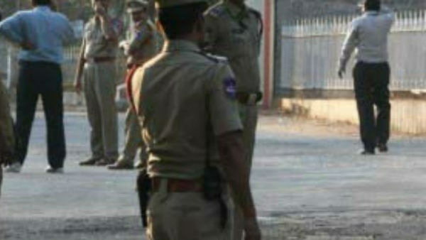 పోలీసుల పవర్ నడవదు ఇక్కడ..?