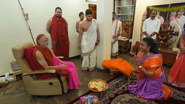 Minister Vidadala Rajini visits Visakha Sarada Peetam and taken blessings from Swaroopanandendra