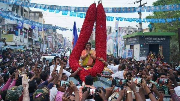 Roja came to Nagari for the first time as a minister, grand welcome by YSRCP cadre Roja came to Nagari for the first time as a minister, grand welcome by YSRCP cadre
