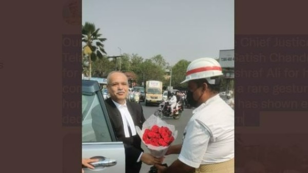 హోంగార్డుకు పుష్పగుచ్ఛం ఇచ్చి సత్కరించిన హైకోర్టు సీజే హోంగార్డుకు పుష్పగుచ్ఛం ఇచ్చి సత్కరించిన హైకోర్టు సీజే