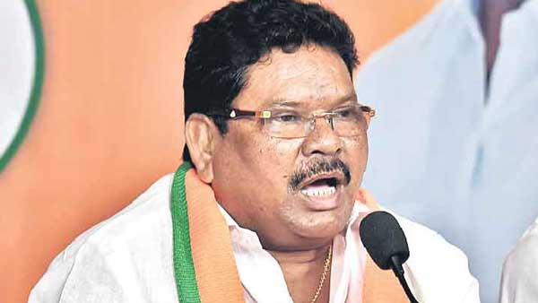 మా ఓపికను చేతగానితనం అనుకోవద్దు: టీఆర్ఎస్‌పై సోయం బాపూరావు