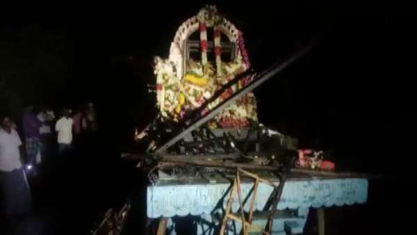 రాత్రి అందరి ఇళ్లల్లో పండుగ