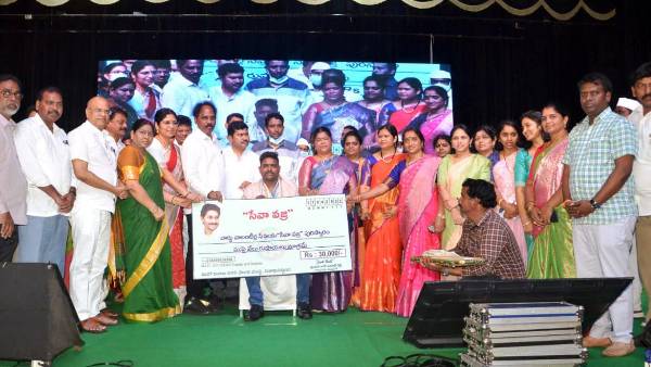  పురస్కారాలకు స్పందన కరవు