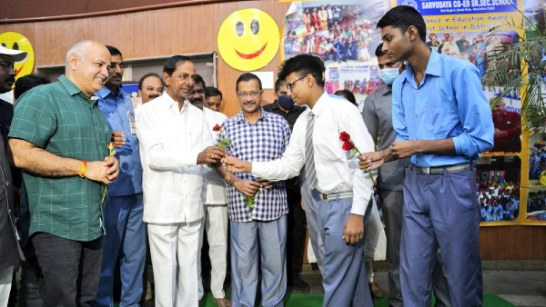 దేశంలో సంచలనం జరగబోతోందన్న కేసీఆర్ దేశంలో సంచలనం జరగబోతోందన్న కేసీఆర్