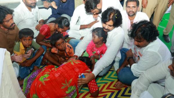 ఏపీ జన్మనిస్తే.. తెలంగాణ అండగా నిలిచింది: పవన్ కళ్యాణ్