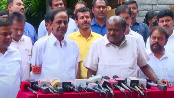 రెండు మూడు నెలల్లో సంచలన వార్త వింటారంటూ కేసీఆర్