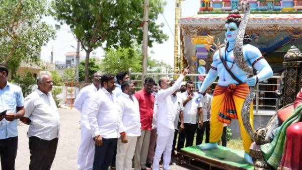 ప్రధానికి మోహం చూపించే దమ్ము లేదు.. అందుకే సీఎం ఇతర రాష్ట్రాలకు టూర్లకు వెళ్తున్నారన్న బండి ప్రధానికి మోహం చూపించే దమ్ము లేదు.. అందుకే సీఎం ఇతర రాష్ట్రాలకు టూర్లకు వెళ్తున్నారన్న బండి