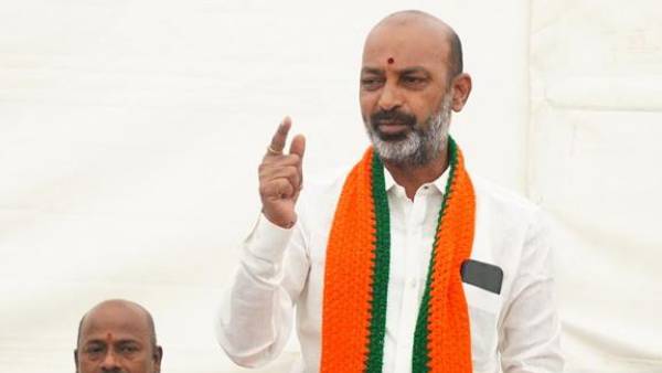  కేసీఆర్ ఎనిమిదేళ్లుగా అబద్దాలు చెప్పారు.. ఇప్పుడు నేతలు నిజాలు చెప్తున్నా నమ్మే పరిస్థితులు లేవన్న సంజయ్