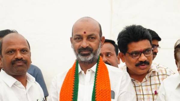  నిఖార్సైన సేవ చేస్తాం.. ఒక్క అవకాశం ఇవ్వాలన్న బండి సంజయ్