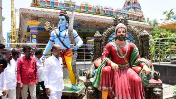 పెద్ద సంఖ్యలో హిందూ ఏక్తా యాత్ర.. హిందువులందరూ కదలి రావాలన్న బండి సంజయ్ పెద్ద సంఖ్యలో హిందూ ఏక్తా యాత్ర.. హిందువులందరూ కదలి రావాలన్న బండి సంజయ్