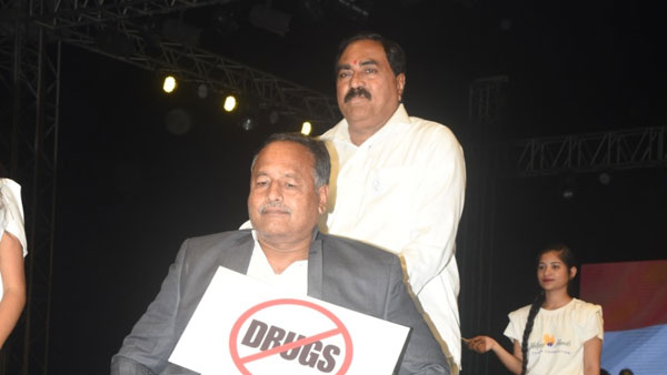 జాతీయ క్రీడాకారులతో మత్తుపదార్దాలపై అవగాహన కల్పించే యత్నం జాతీయ క్రీడాకారులతో మత్తుపదార్దాలపై అవగాహన కల్పించే యత్నం