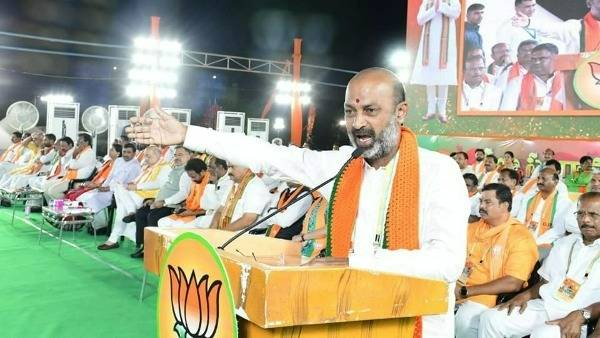 కేసీఆర్ ఏం సంచలనం సృష్టిస్తారో చెప్పాలన్న బండి సంజయ్