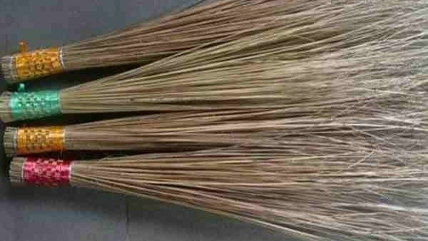 విరిగిపోయిన చీపురును వాడటం అశుభ సూచకం 