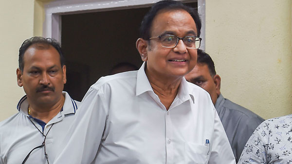 చిదంబరాన్ని తక్షణం అరెస్ట్ చెయ్యాలి చిదంబరాన్ని తక్షణం అరెస్ట్ చెయ్యాలి