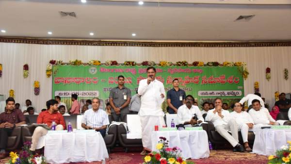 కేసీఆర్ ఢిల్లీ పర్యటన.. జాతీయ పార్టీలకు దడ పుడుతుందన్న మంత్రి నిరంజన్ రెడ్డి కేసీఆర్ ఢిల్లీ పర్యటన.. జాతీయ పార్టీలకు దడ పుడుతుందన్న మంత్రి నిరంజన్ రెడ్డి