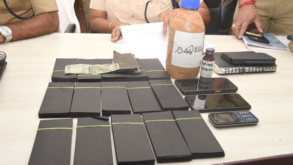 warangal commissionarate police caught fake currency circulating gang warangal commissionarate police caught fake currency circulating gang