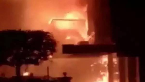  గ్రీన్ బావర్చి హోటల్లో అగ్నిప్రమాద ఘటనపై దర్యాప్తు చేస్తున్న పోలీసులు