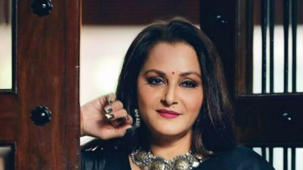  తెలుగు రాజకీయాలపై చాలా కాలం నుండి ఆసక్తితో ఉన్న జయప్రద 