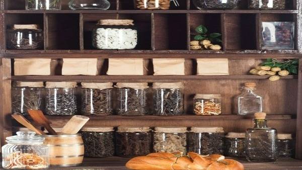  వంటగదిలో ఎప్పటికీ ఉండవలసిన పదార్థాలు నిండుకుంటే లక్ష్మీదేవికి ఆగ్రహం