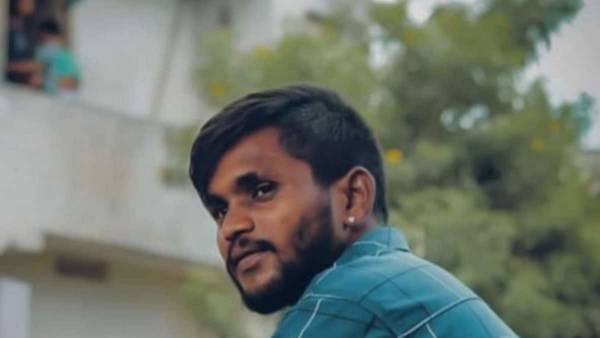 బ్లాక్ మెయిల్ చేశాడట..