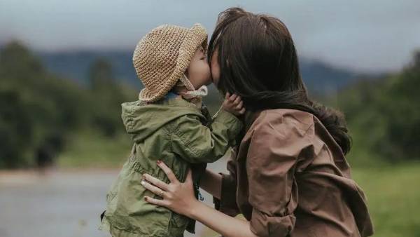  అమ్మకు చేదోడు వాదోడుగా చిన్న చిన్న పనుల్లో సహాయం చేస్తే చాలు