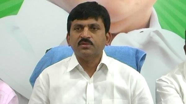 ప్రకాశ్ రాజీనామా