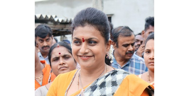 బస్తీలో రోజా...